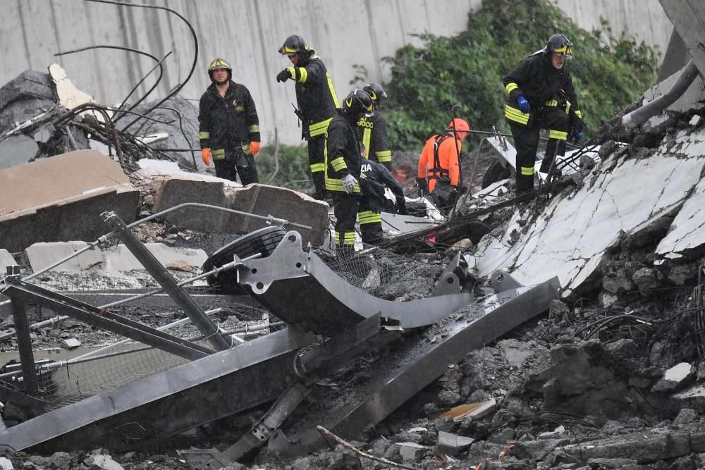 Decenas de muertos al desplomarse un puente de una autopista en Génova