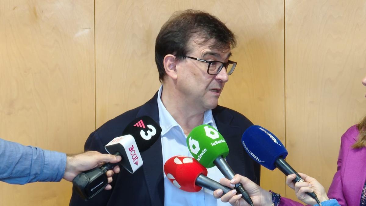 El escritor Javier Cercas asegura que Sánchez “hace un servicio a la democracia” desclasificando los documentos del 23F.
