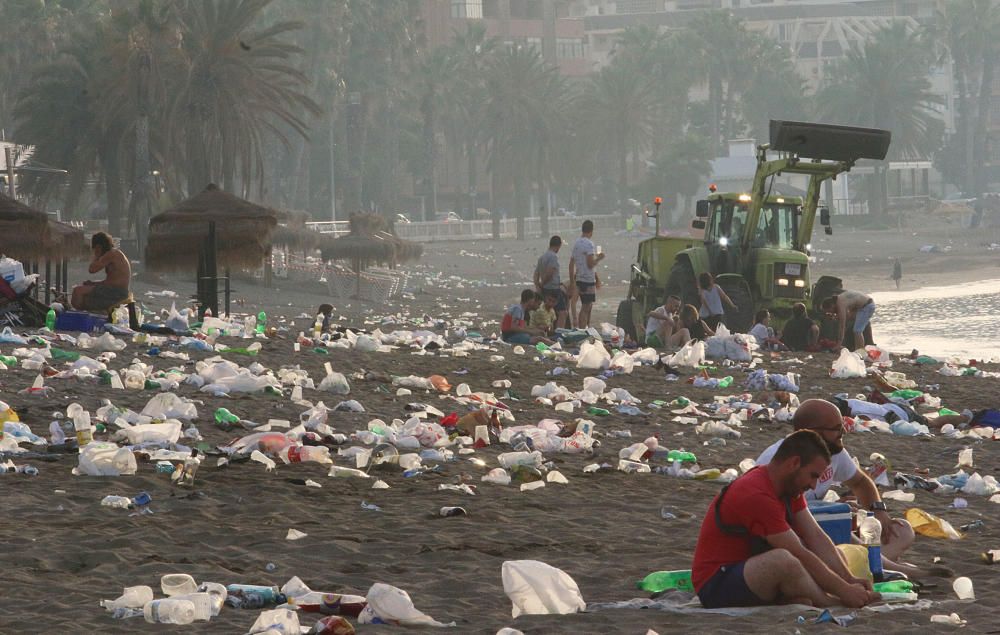 Así han quedado las playas después de la Noche de San Juan