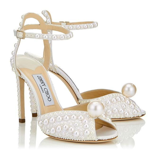 Sandalias de tacón repletas de perlas