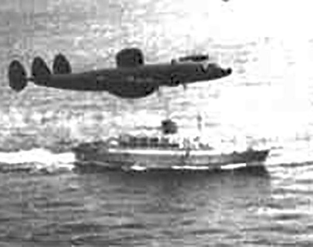 Seguimiento de la embarcación por fuerzas de la armada estadounidense.
