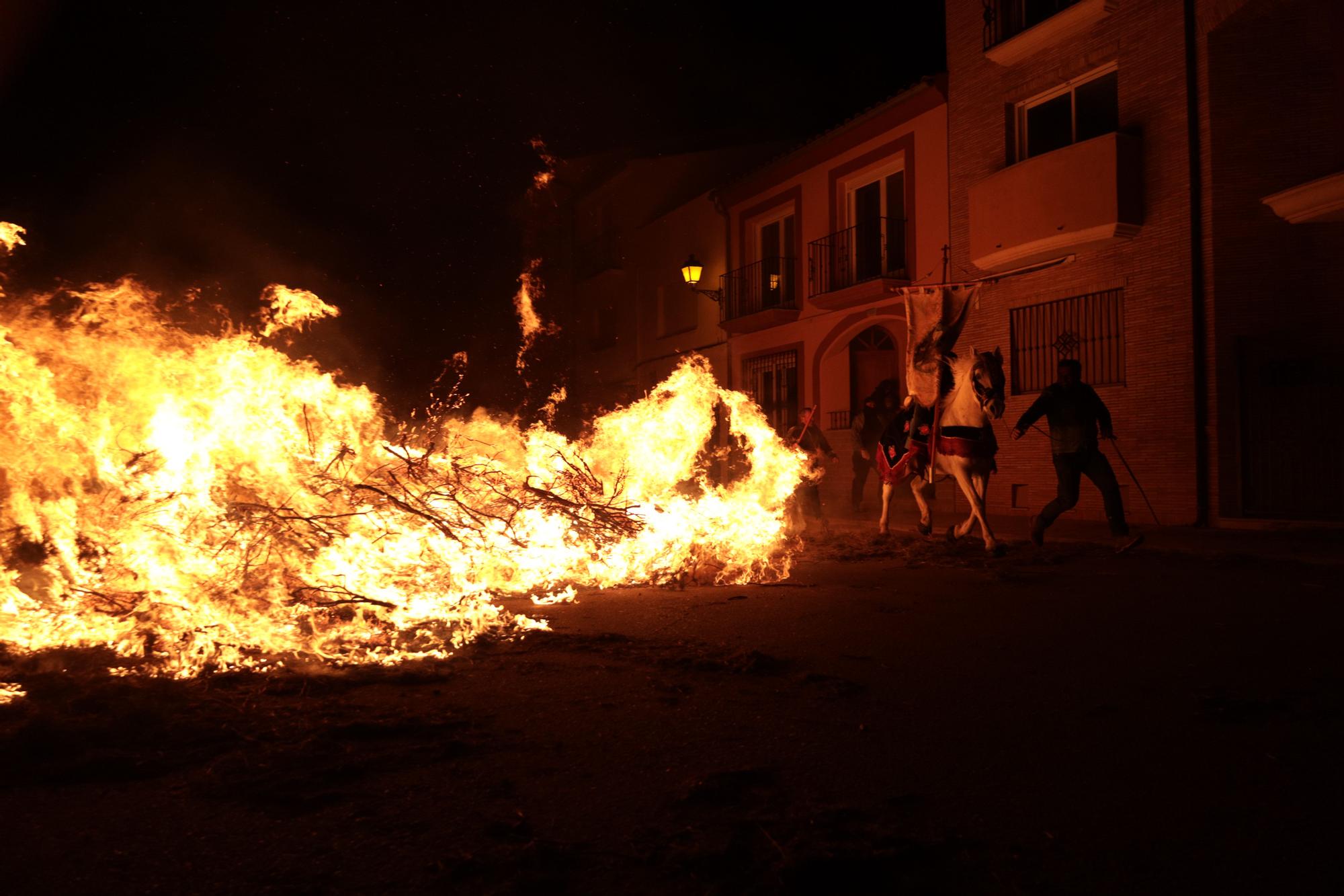 Las mejores fotos de la espectacular Matxà de Sant Antoni en Vilanova d'Alcolea