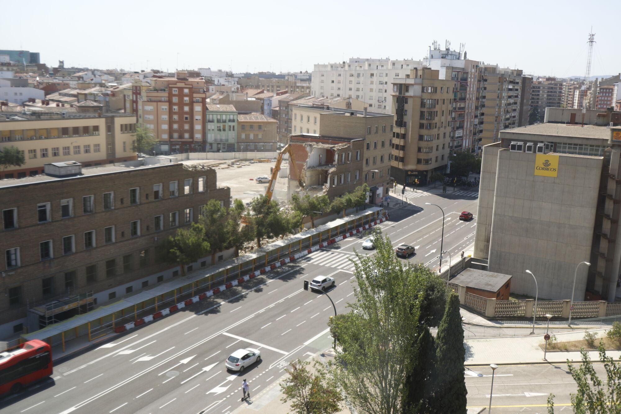 Así avanza el derribo de la comisaría de Mayandía