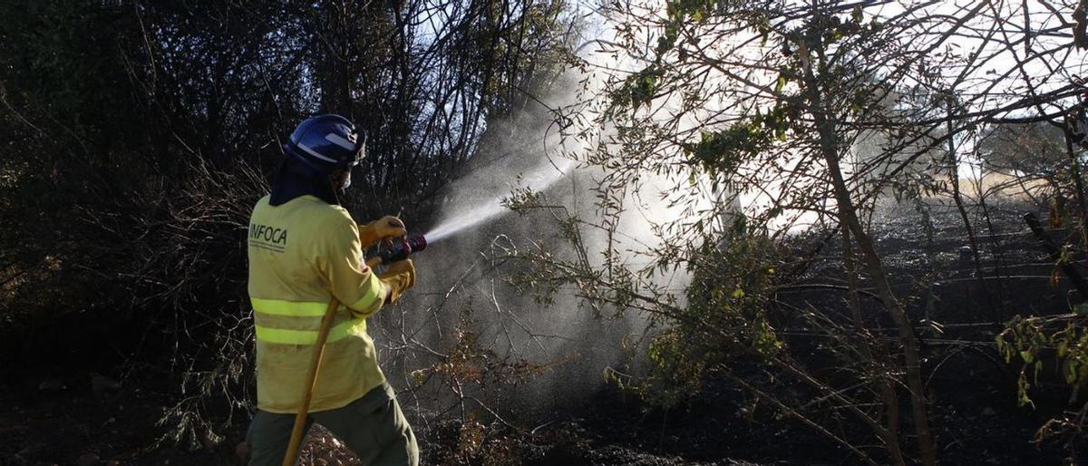 Bombero del Infoca, en una imagen de archivo.