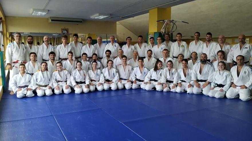 Más de medio centenar de judokas en el curso de kata