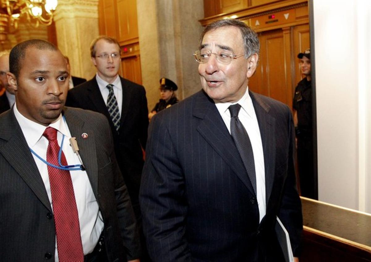 El director de la CIA, Leon Panetta (dreta), surt d’una reunió amb congressistes, dimarts, a Washington. El director de la CIA, Leon Panetta (dreta), surt d’una reunió amb congressistes, dimarts, a Washington.