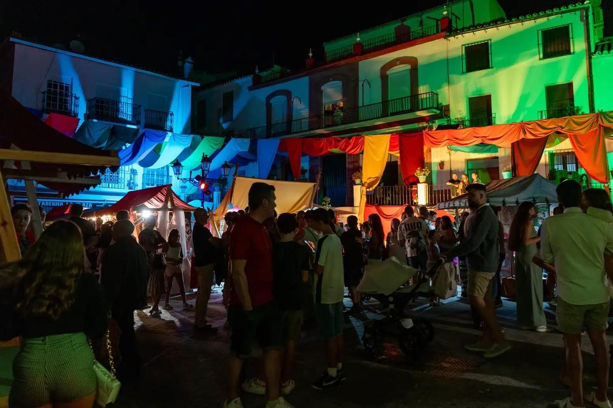 Plaza de la Constitución de Carratraca, durante el Embrujo Andalusí.