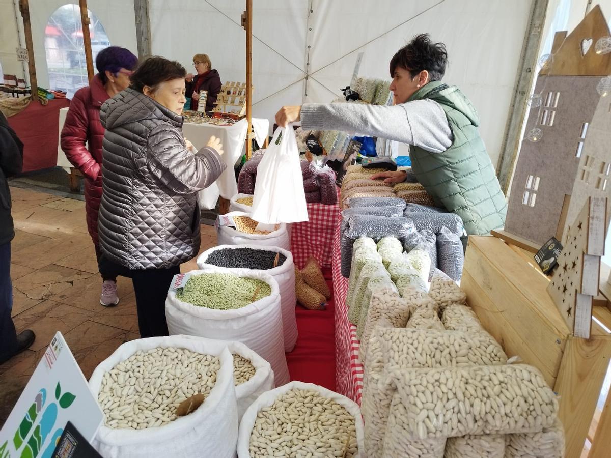 Mercado de productos asturianos en La Felguera