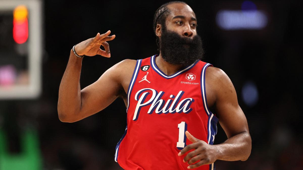 Superlativo Harden en la visita de los 76ers a Boston