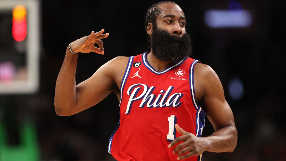 Superlativo Harden en la visita de los 76ers a Boston