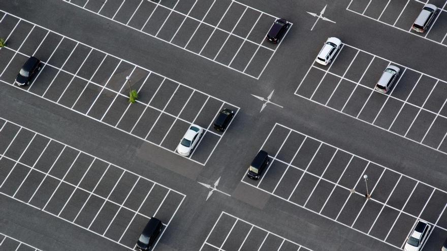 Parking oficial, buscadores online o servicio externo: Claves para elegir en el Aeropuerto de Alicante