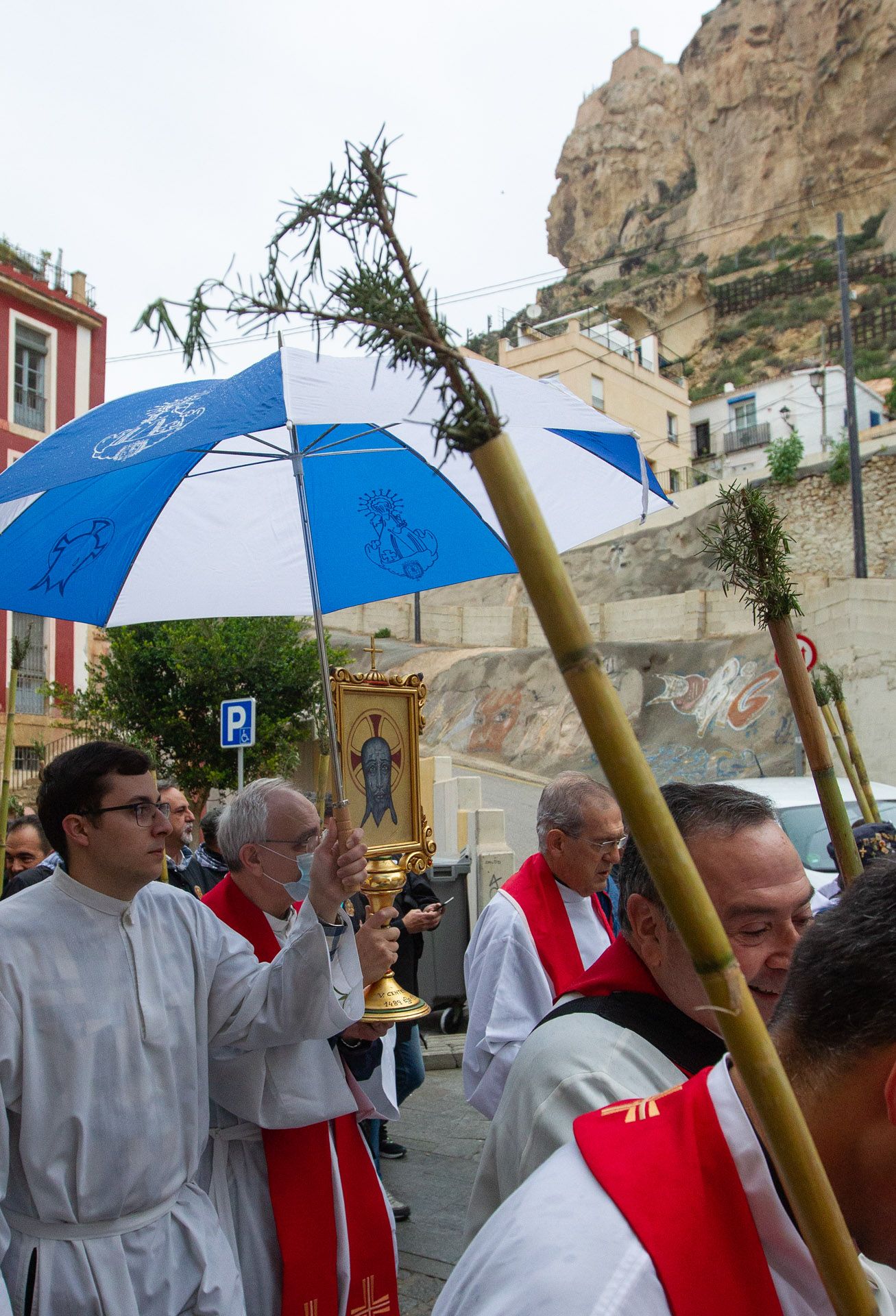 La lluvia no puede con la tradición