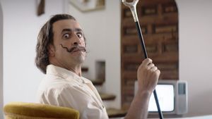 Una escena de Daaaaaali!, retrato alocado del genio ampurdanés dirigido por Quentin Dupieux.
