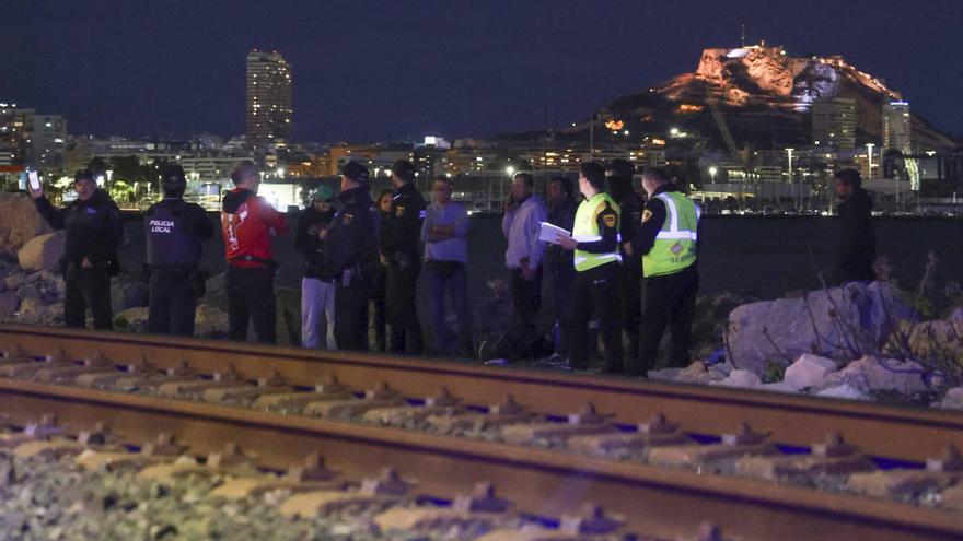 Fallece una mujer arrollada por un tren de Cercanías en Alicante.