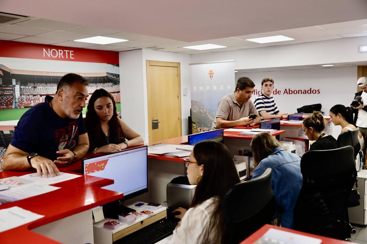 EN IMÁGENES: El Sporting abre la campaña de altas con 350 nuevos socios en las dos primeras horas: "Hay que confiar siempre"