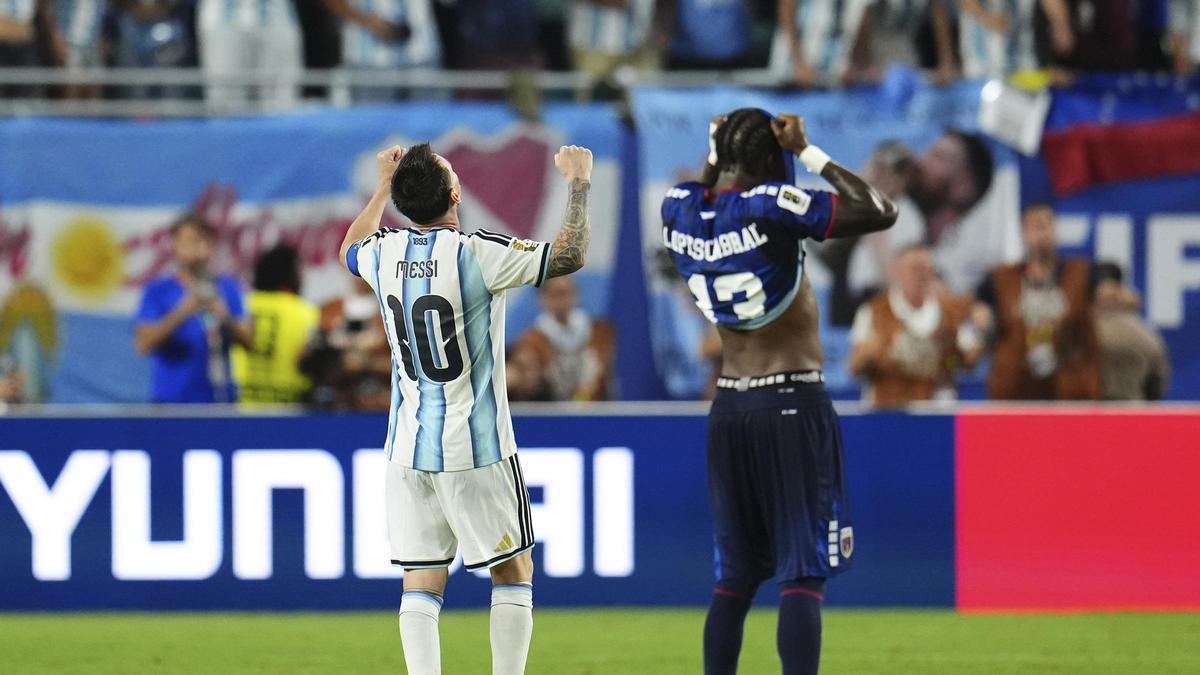 Argentina sufre frente a Cabo Verde pero sobre el final se queda con el triunfo, 3-2, y pasa a una nueva ronda del certamen