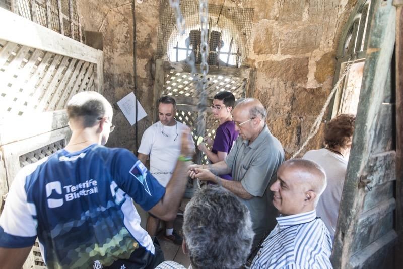 Fiestas del Pino en Teror: Subida de la Bandera en la Basílica