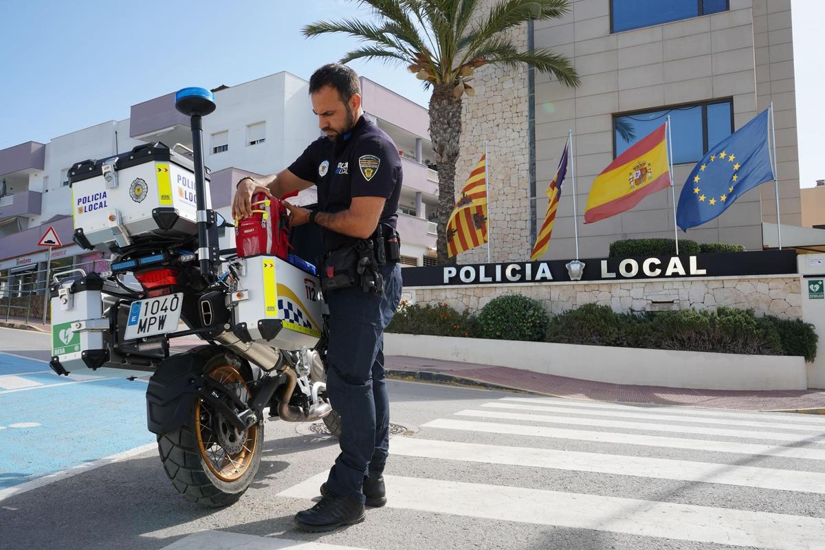 Policía Local de desfibriladores portátiles personales en Santa Eulária.