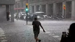 Tiempo en Catalunya hoy martes: El Meteocat eleva a rojo el aviso por lluvias en el litoral