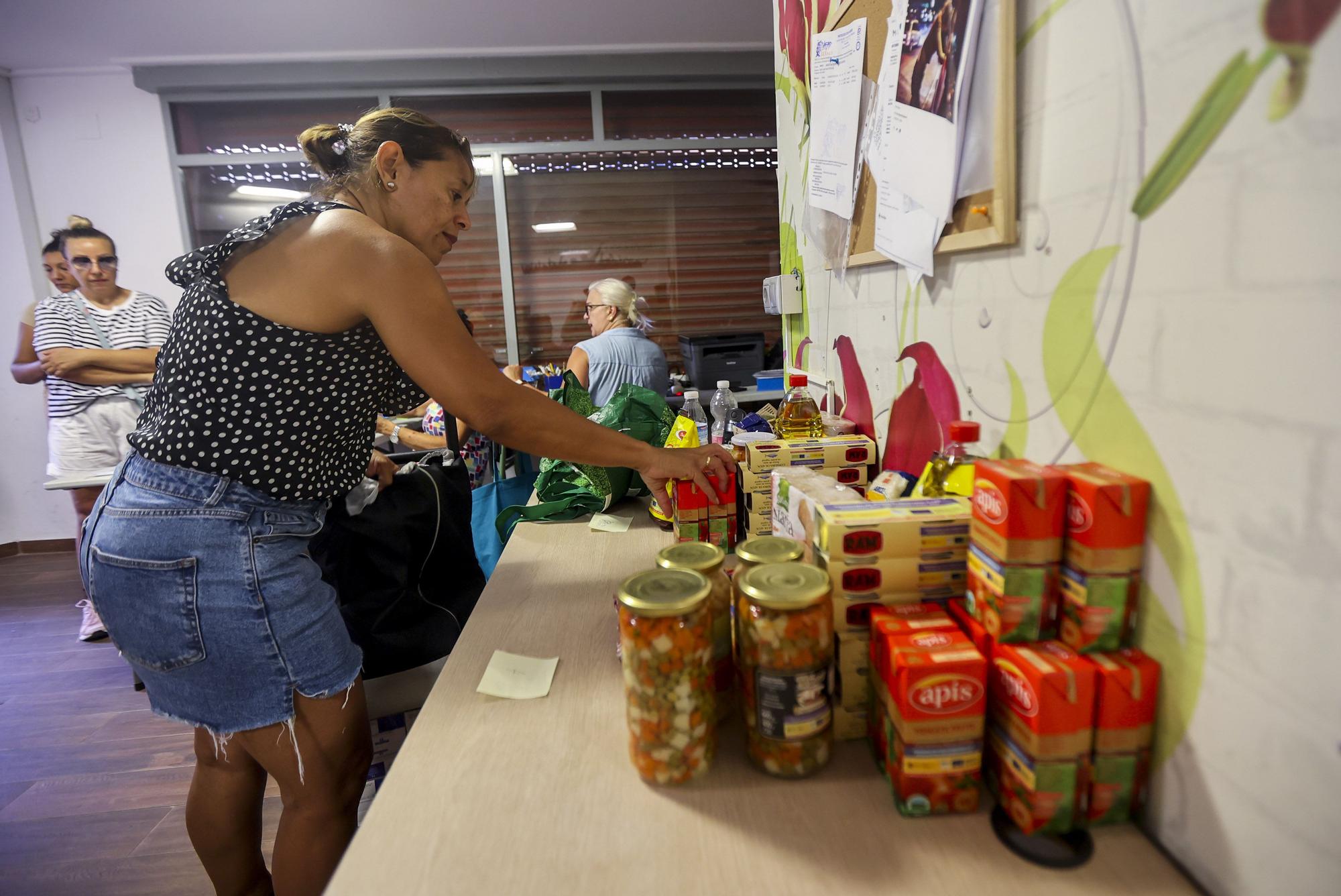 Reparto de comida en Reacción Solidaria