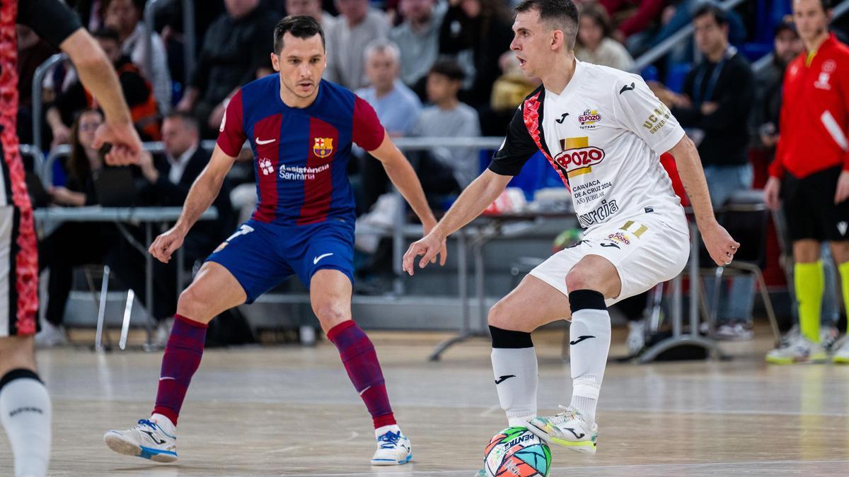 Marcel, controlando el balón durante el partido