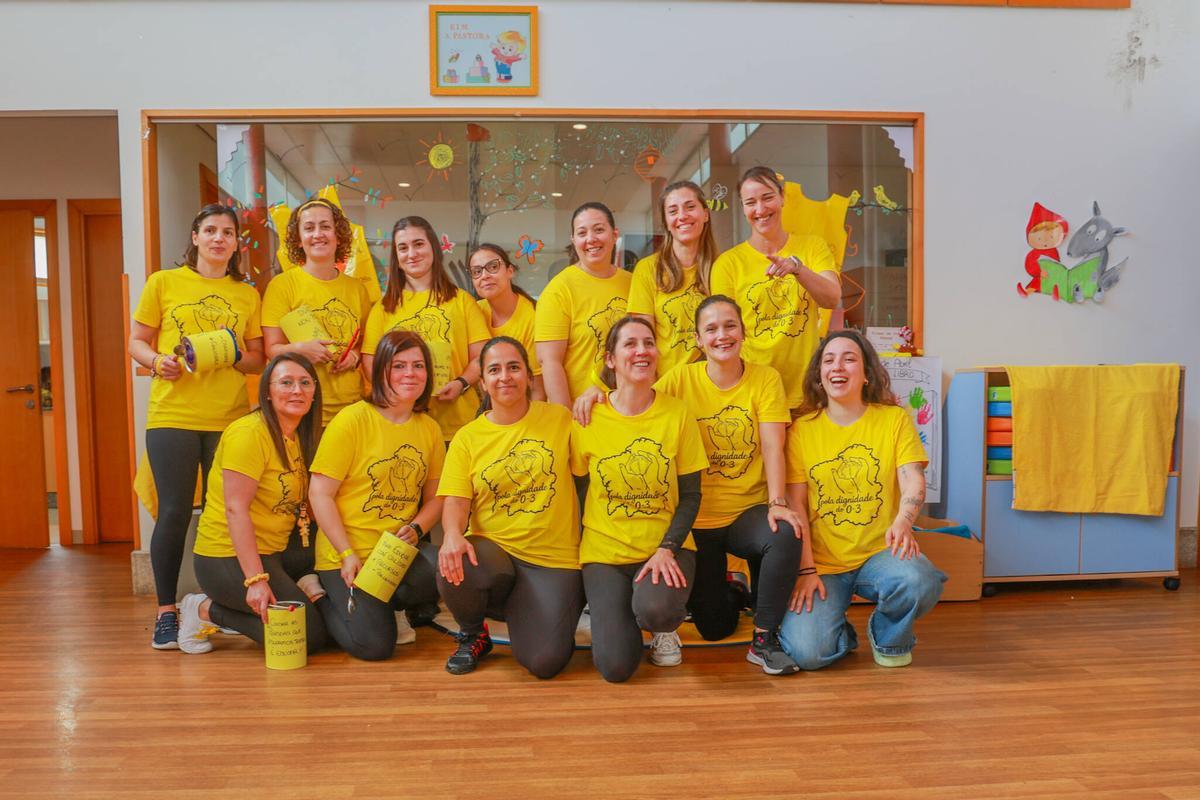 Trabajadoras de la escuela infantil de Cambados que se suman a la protesta nacional.