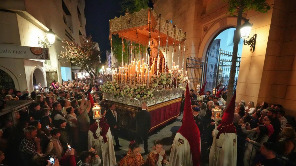 VÍDEO | Así ha sido la salida de la procesión de Las Descalzas este Martes Santo en Badajoz