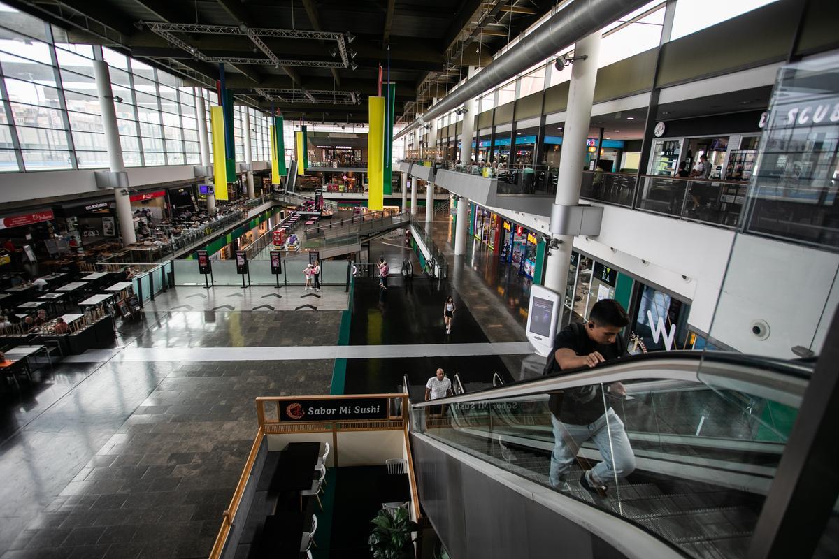 Interior del centro comercial Màgic Badalona