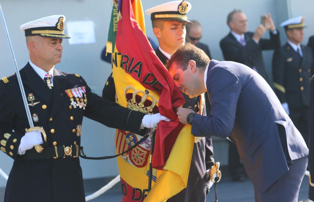 Jura de bandera civil en el portaviones Juan Carlo