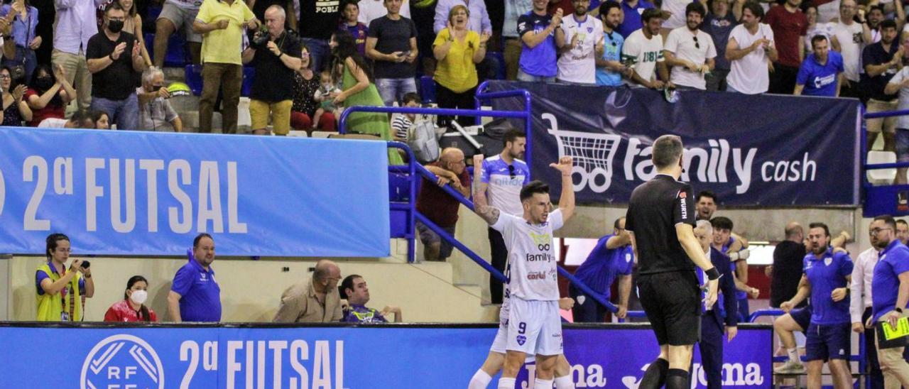 Peloncha celebra el gol de la victoria ante un Palau d’Esports entregado. | PAULA CLIMENT