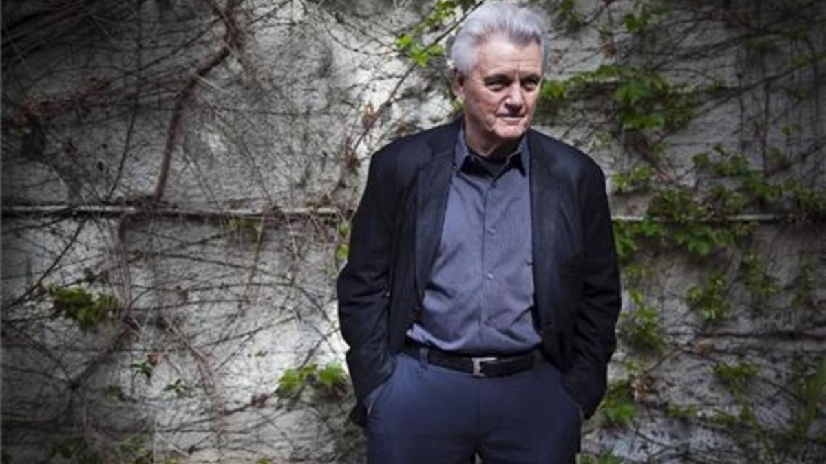 El escritor norteamericano John Irving, en la librería Casa del Llibre de Rambla de Catalunya, este lunes.