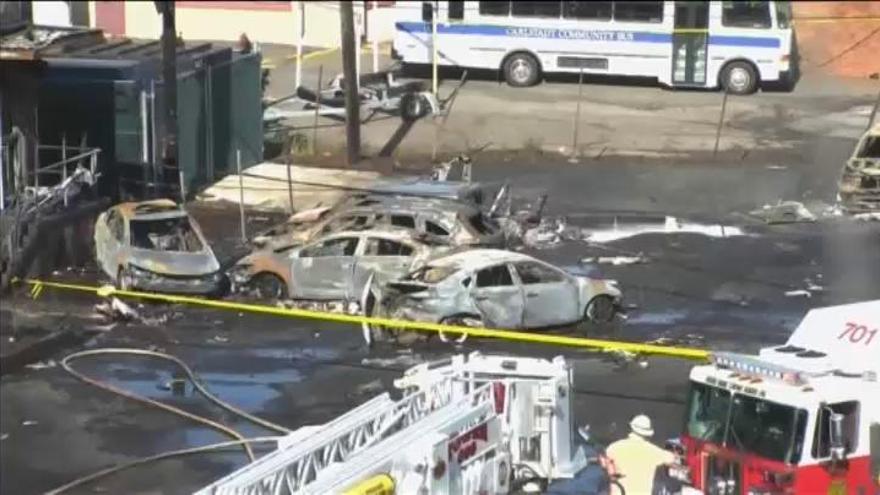 Fallecen dos pilotos al chocar su nave contra varios edificios en Nueva Jersey