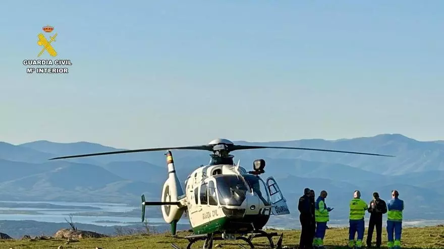 Vídeo | Así ha sido el rescate de un parapentista herido tras una caída en el paraje de Pitolero, en Cabezabellosa