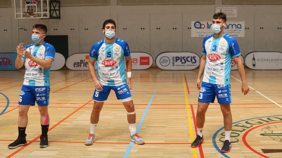 Verdejo, Fernández y Roberto, antes de un encuentro con el Trops Málaga  Norte.