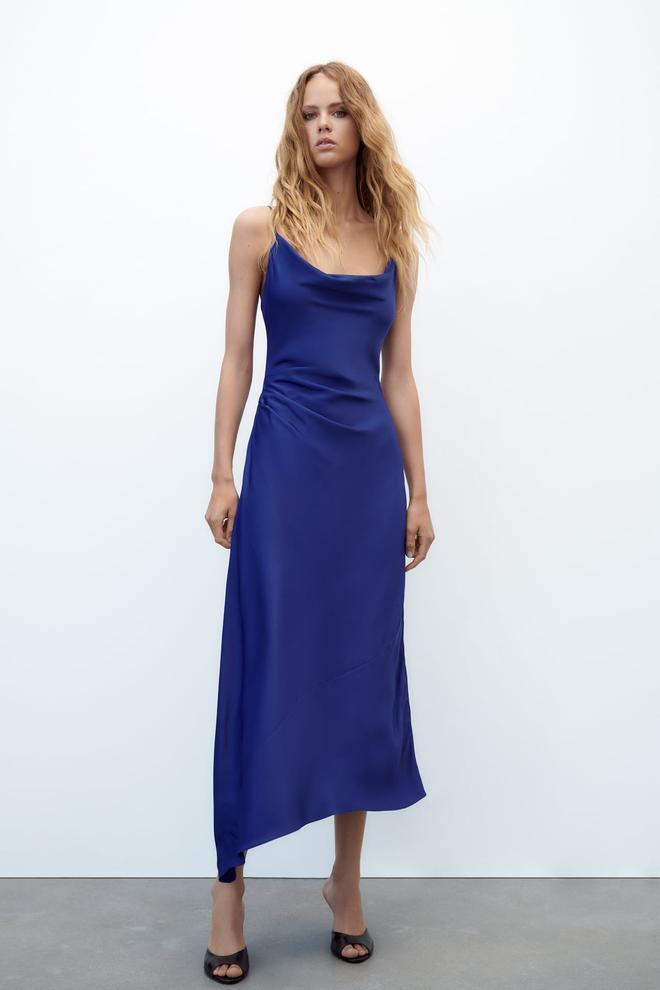 Vestido azul largo satinado de Zara