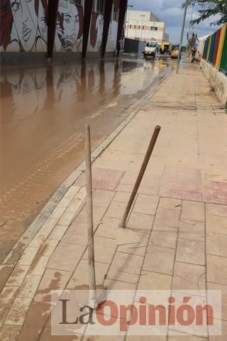 Limpian Los Alcázares tras las fuertes lluvias de los últimos días