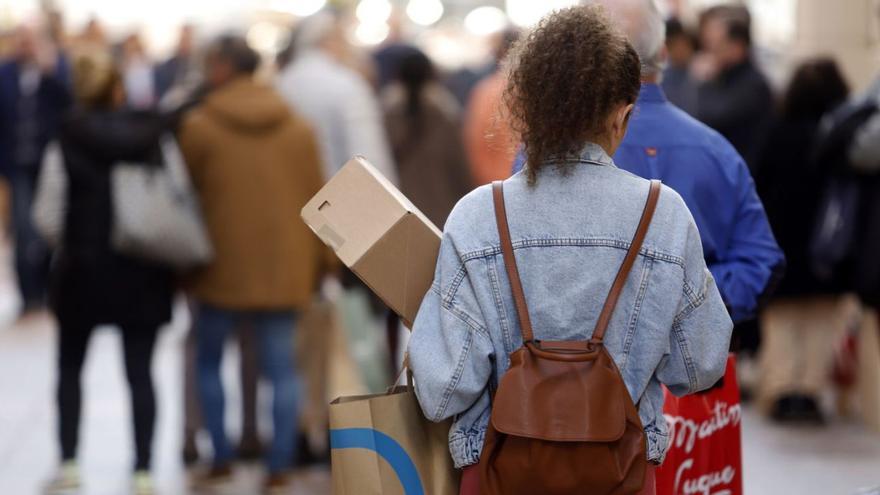 Una imagen de compras de estos días en el Centro de Málaga.