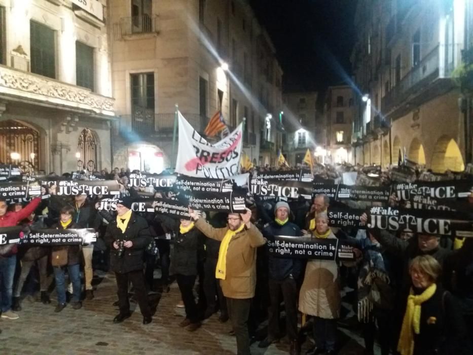 Concentració a Girona per demanar la llibertat dels presos polítics.