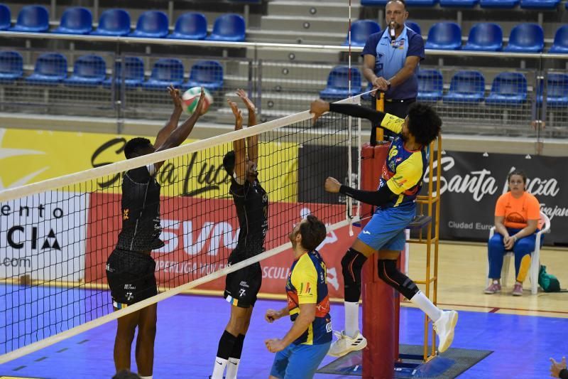 DEPORTES. 03-11-18 VECINDARIO. SANTA LUCIA DE TIRAJANA. Partido de Voleibol masculino: Vecindario ACE Gran Canaria - Ushuaña Ibiza Voley FOTOS: JUAN CASTRO.  | 03/11/2018 | Fotógrafo: Juan Carlos Castro