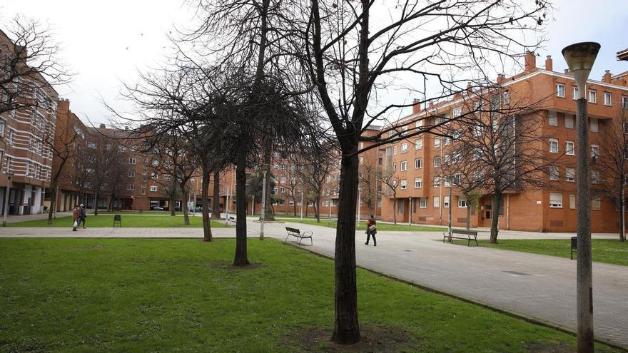 Le rompe la mandíbula de un puñetazo a un hombre que paseaba con su familia por Gijón porque &quot;le estaba mirando mal&quot;