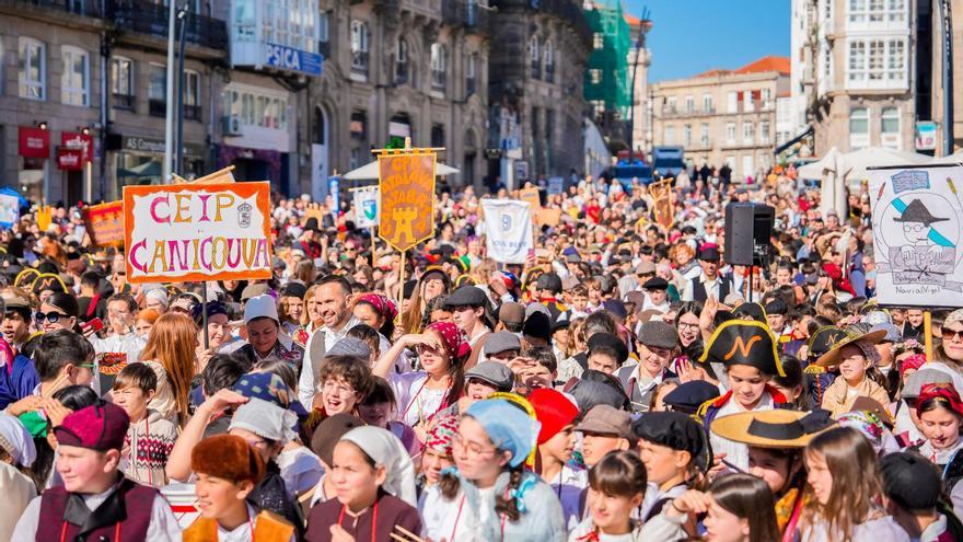 Más de dos mil niños de 50 colegios toman la ciudad en la Reconquistiña de Vigo