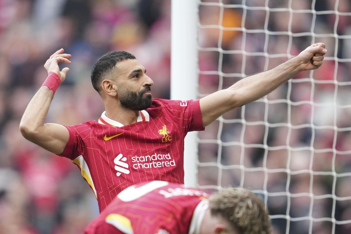 Mohamed Salah sigue celebrando goles a la espera de cerrar su futuro