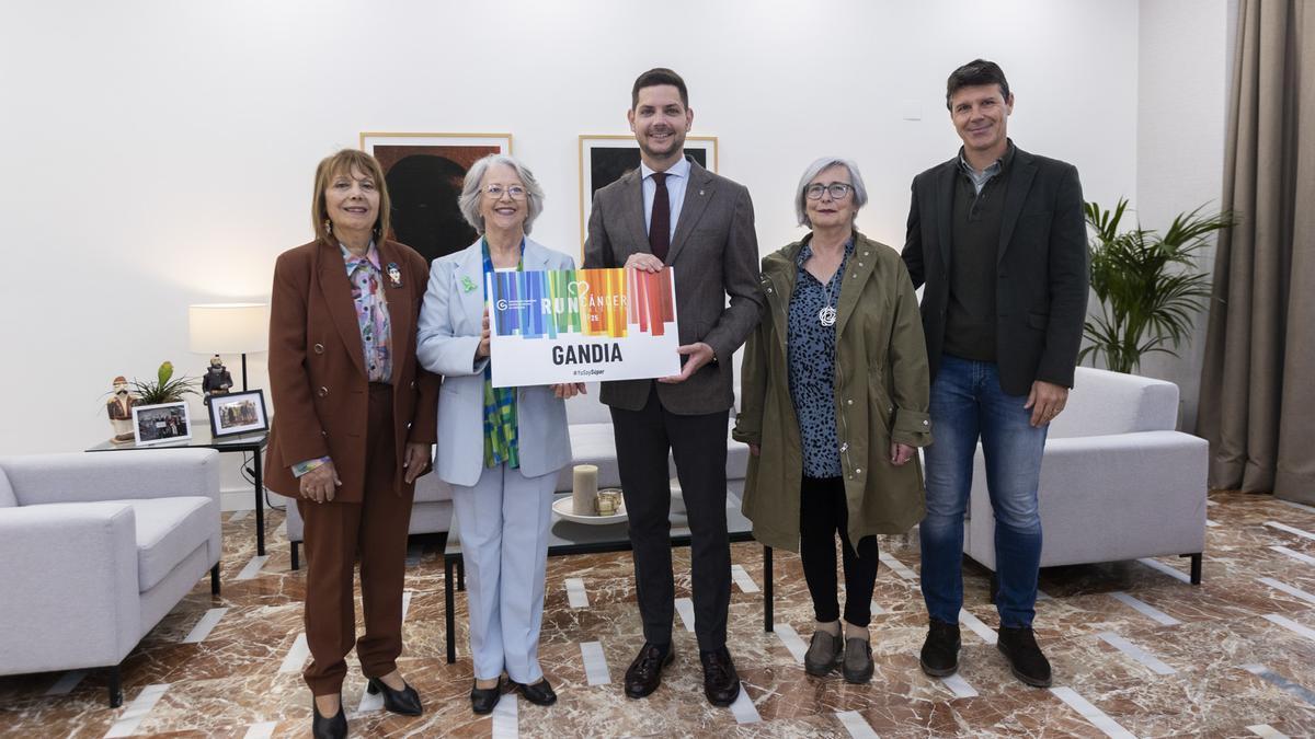 Autoridades y directivas, en el acto de la recepción