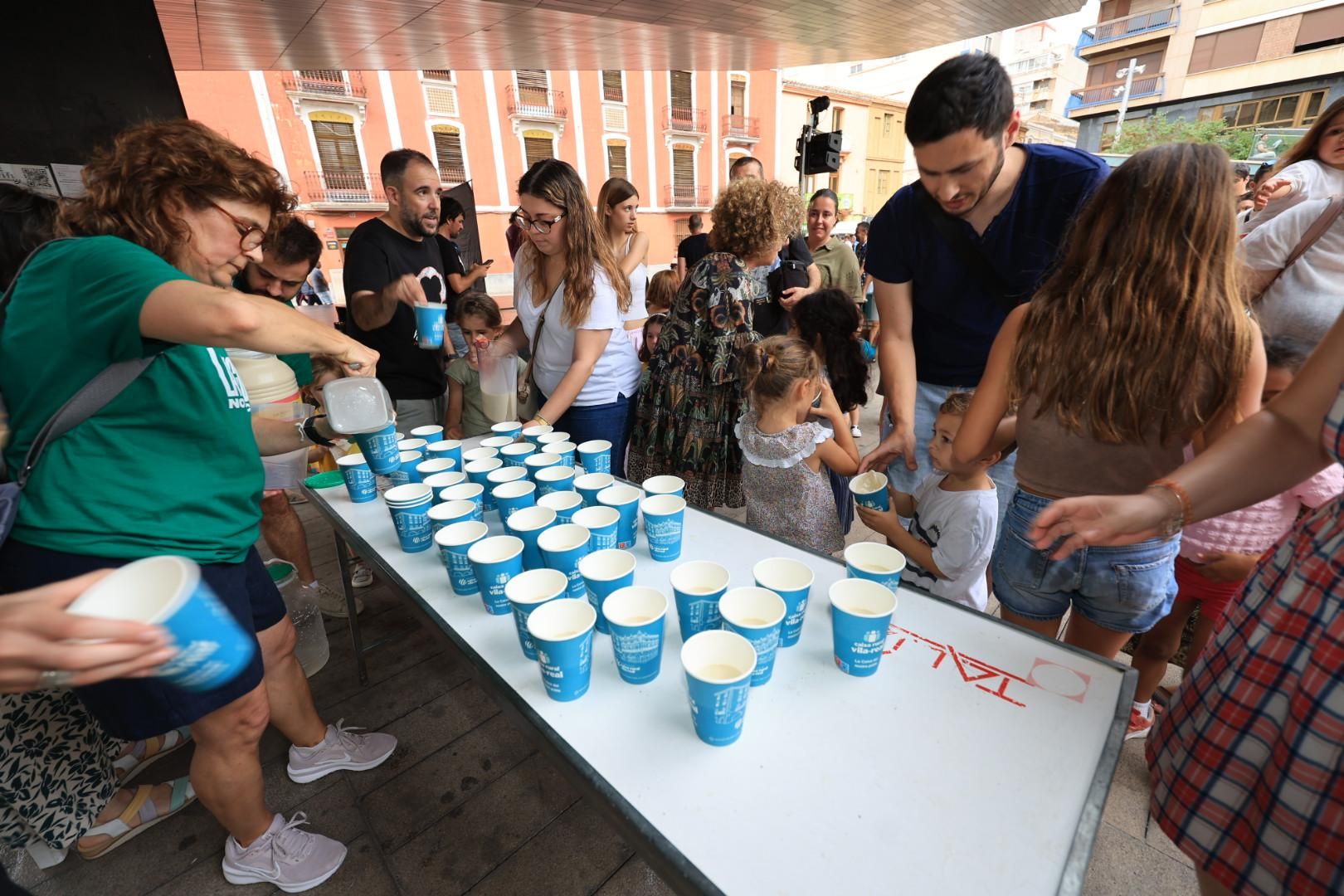 Les fotos de com Vila-real 'trau la llengua' per a defensar el valencià