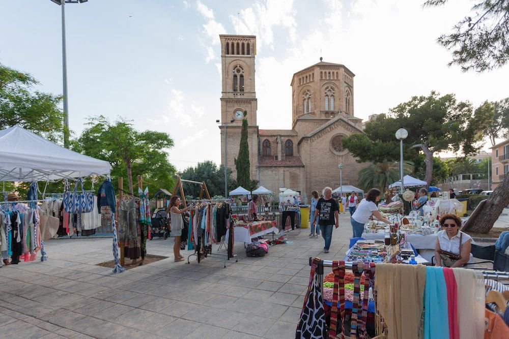 Estreno del horario nocturno del mercadilo de Sant Magí