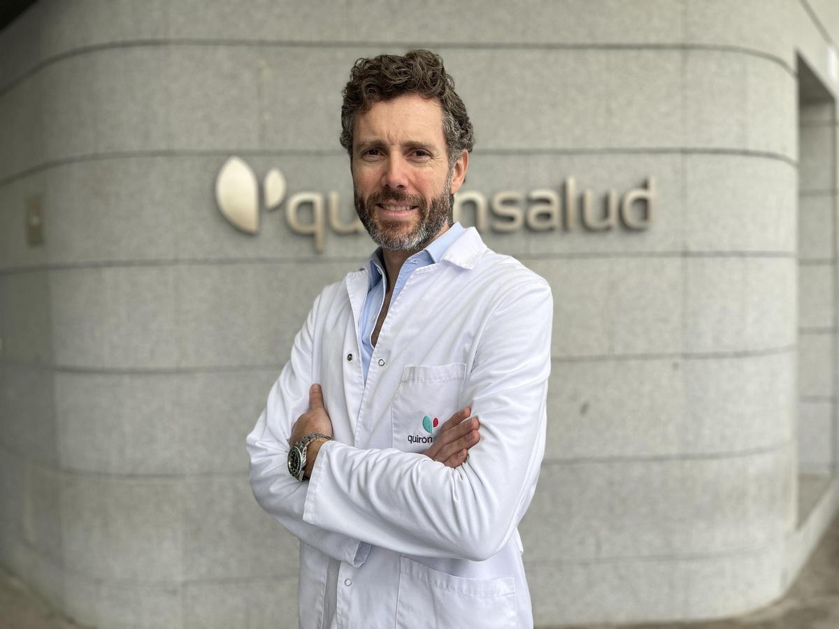 El doctor José Lirola, especialista en Traumatología y Cirugía Ortopédica del Hospital Quirónsalud Sagrado Corazón.