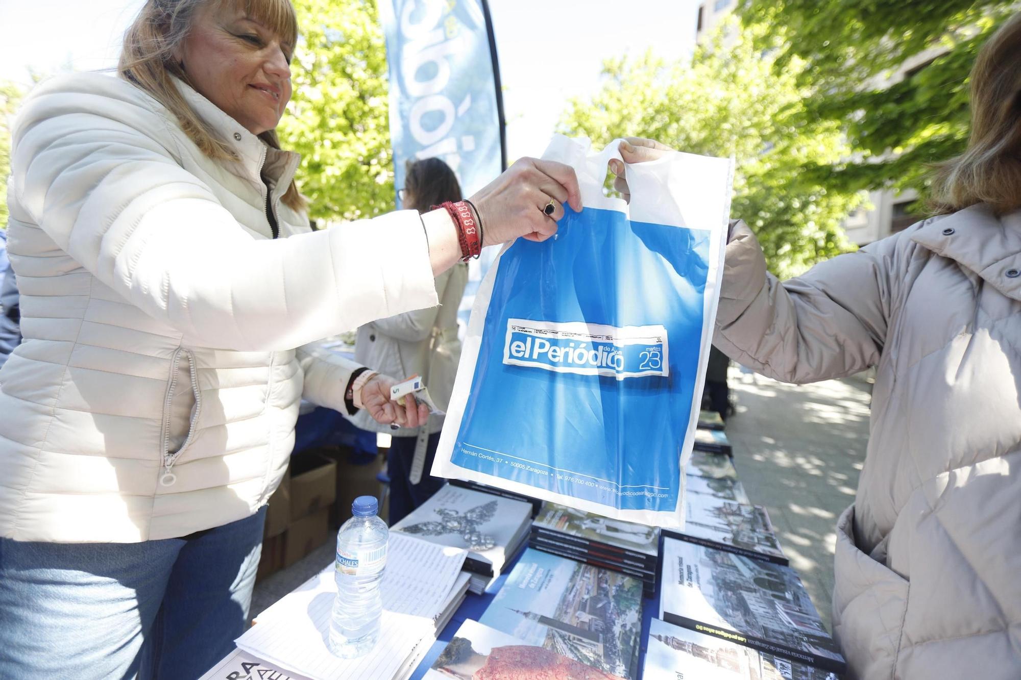 En imágenes | Multitudinario Día del Libro en el centro de Zaragoza