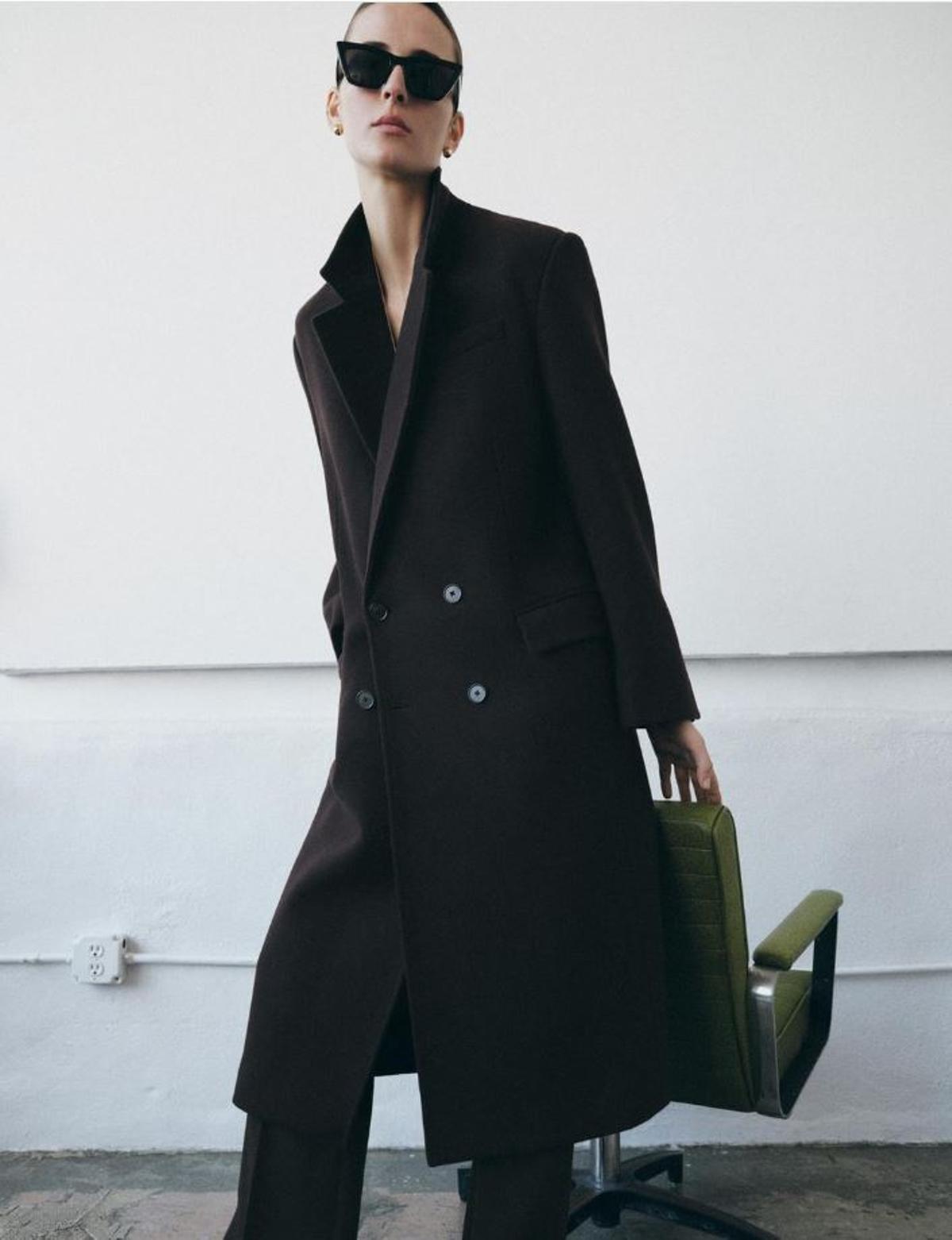 Mañana se esperan colas kilométricas en Zara para hacerse con el abrigo oversize de lana más favorecedor: de más de 100 euros a valer menos de la mitad