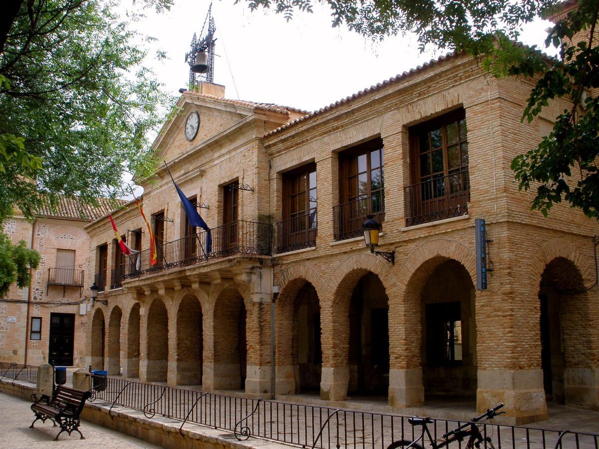 Ayuntamiento de Corral de Almaguer, en la Plaza Mayor