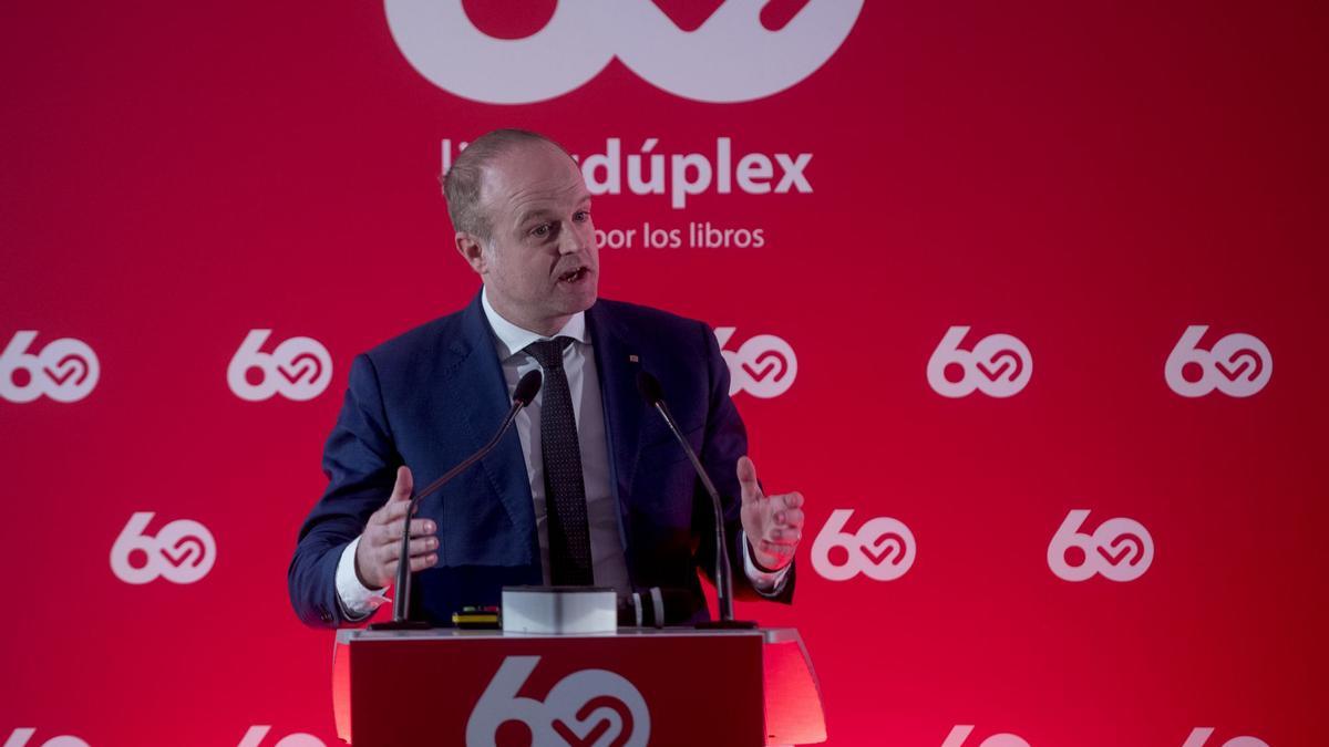 Albert Castellanos, secretario de Empresa i Competitivitat de la Generalitat, interviene en la inauguración de la nueva planta de impresión de libros de Prensa Ibérica, Liberdúplex.